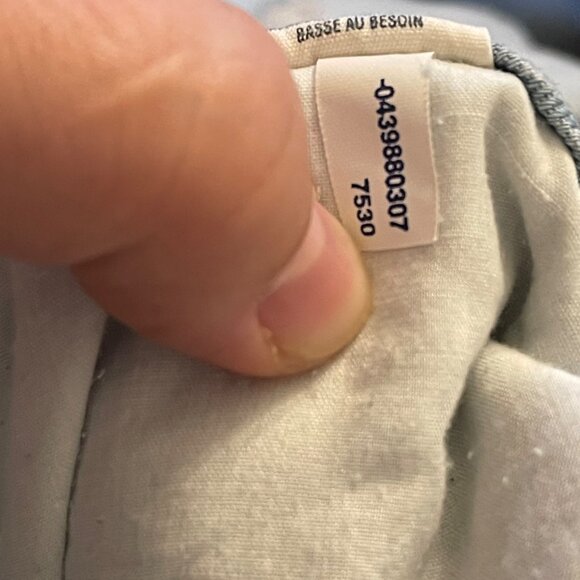 American Eagle Women’s Distressed Light Wash Jeans size 4 reg - Picture 6 of 10